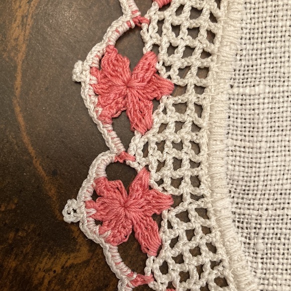 Vintage hand crafted Doiley- string crochet/ linen - Picture 5 of 6